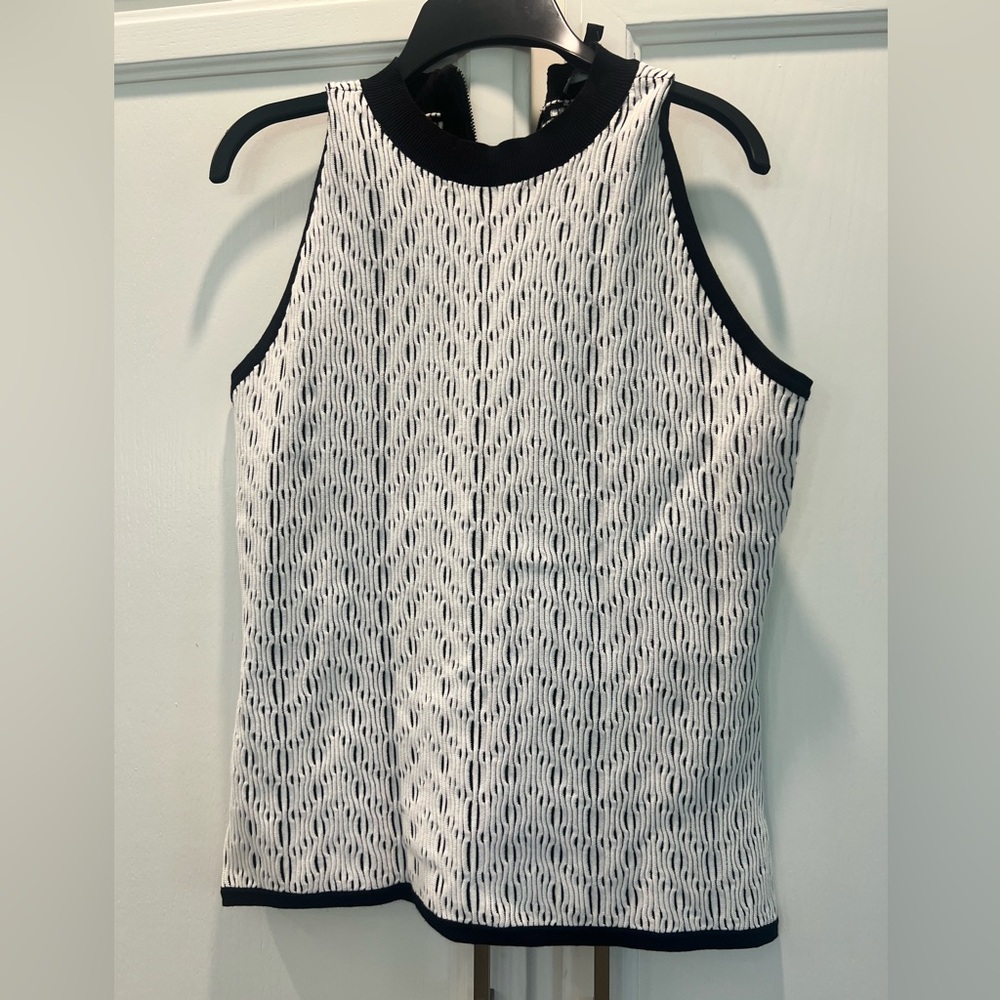 New Elegant Black and White Ribbed Fabric Women's Top